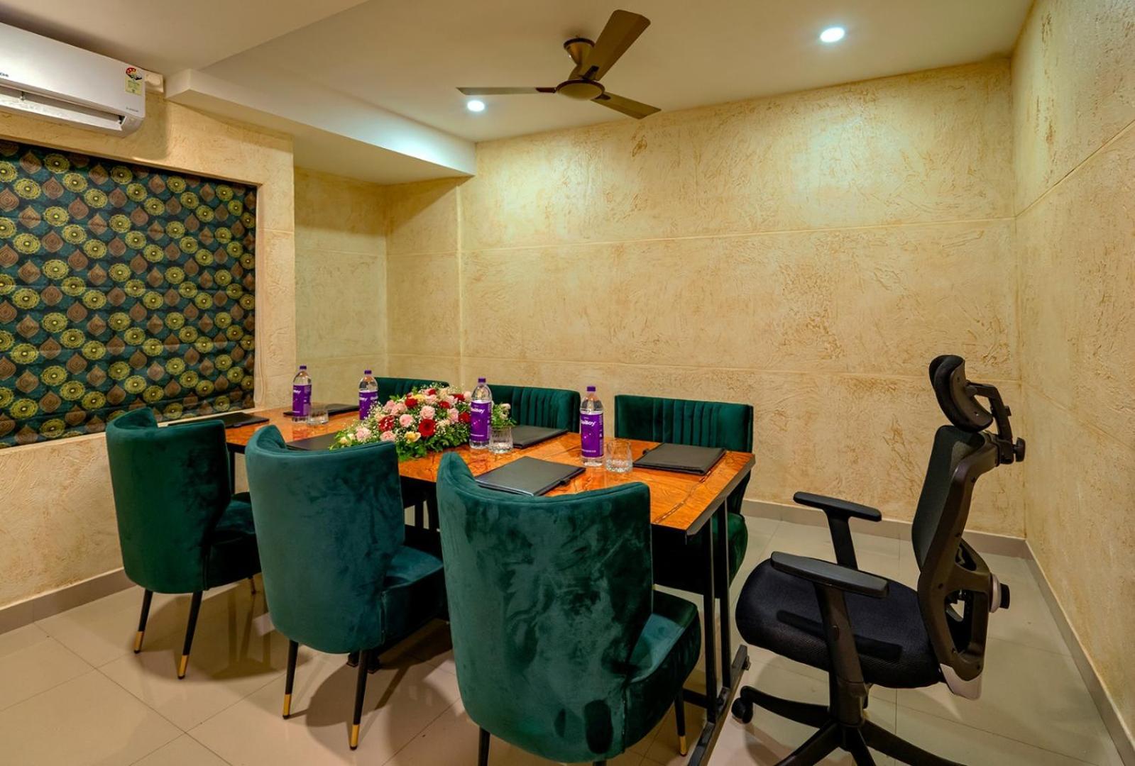Hotel Malika Residency Ettumanoor Esterno foto